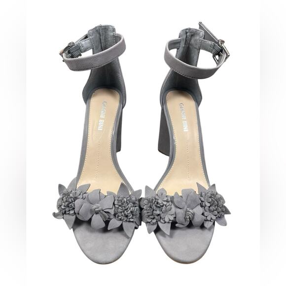 Gianni Bini Kehlani 3D Floral Suede Leather Heeled Sandal Women’s Size 8.5M Grey - Picture 2 of 11